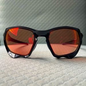 Oakley Plazma with red Prizm Trail lenses.